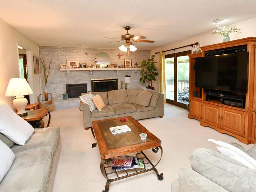 72 Ridgetop Lane, Spruce Pine, NC 28777.  MLS# CAR4390780, YatesRealty ID 32032. 