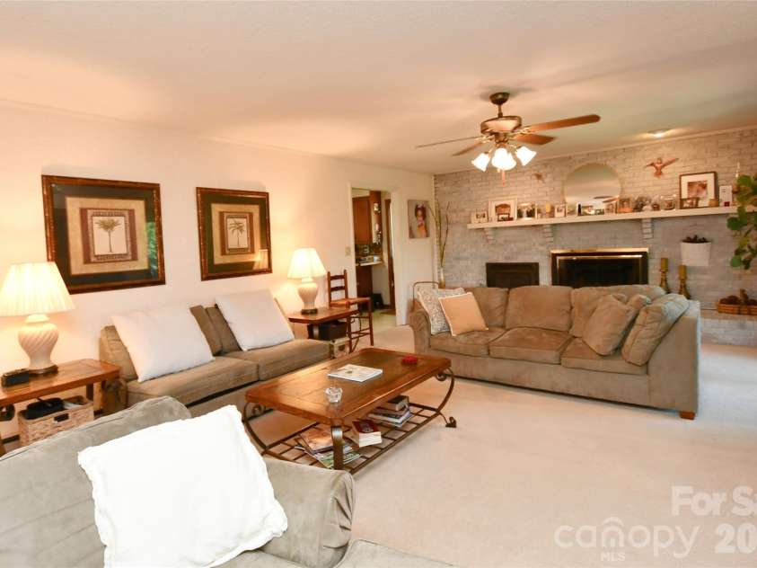 72 Ridgetop Lane, Spruce Pine, NC 28777.  MLS# CAR4390780, YatesRealty ID 32032. 