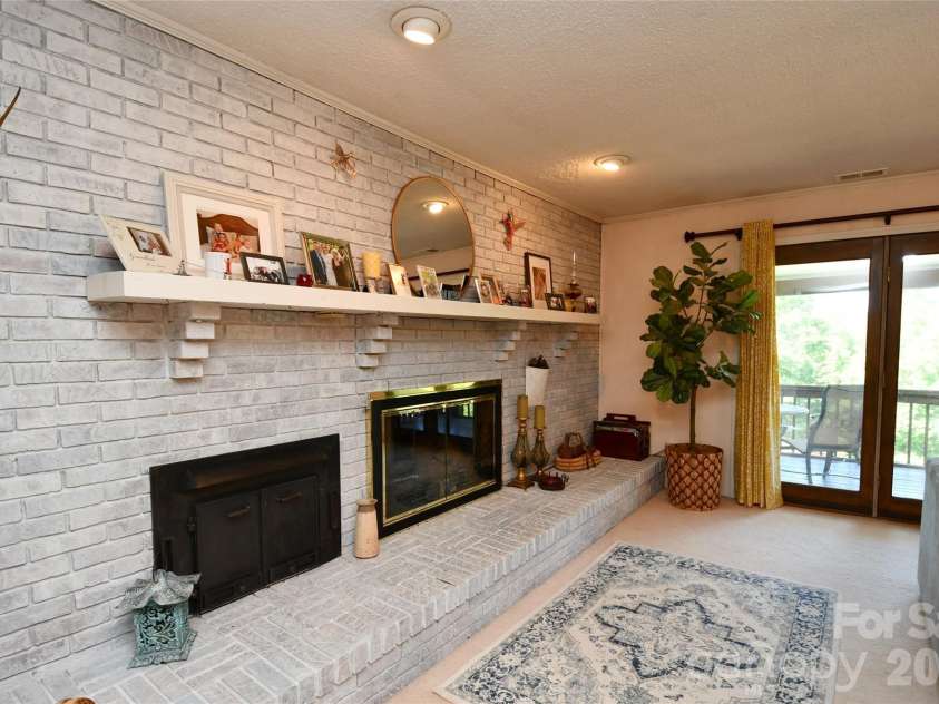 72 Ridgetop Lane, Spruce Pine, NC 28777.  MLS# CAR4390780, YatesRealty ID 32032. 