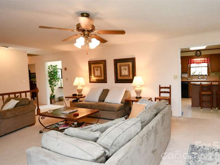 72 Ridgetop Lane, Spruce Pine, NC 28777.  MLS# CAR4390780, YatesRealty ID 32032. 