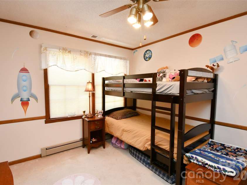 72 Ridgetop Lane, Spruce Pine, NC 28777.  MLS# CAR4390780, YatesRealty ID 32032. 