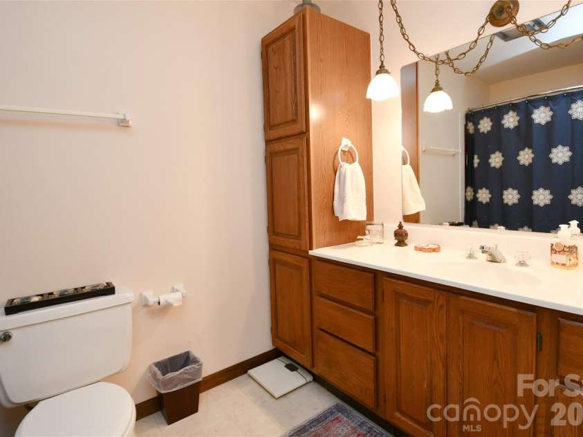 72 Ridgetop Lane, Spruce Pine, NC 28777.  MLS# CAR4390780, YatesRealty ID 32032. 