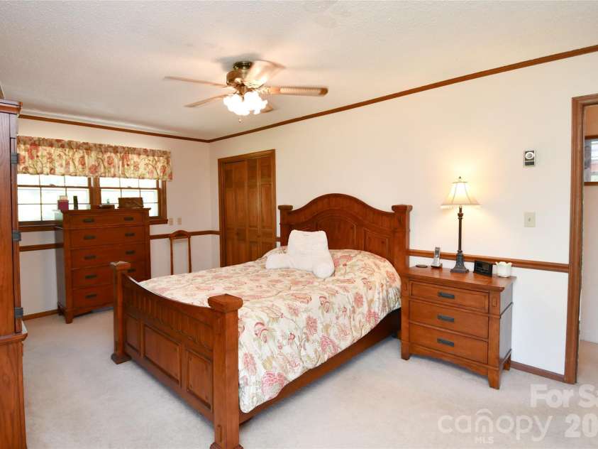 72 Ridgetop Lane, Spruce Pine, NC 28777.  MLS# CAR4390780, YatesRealty ID 32032. 