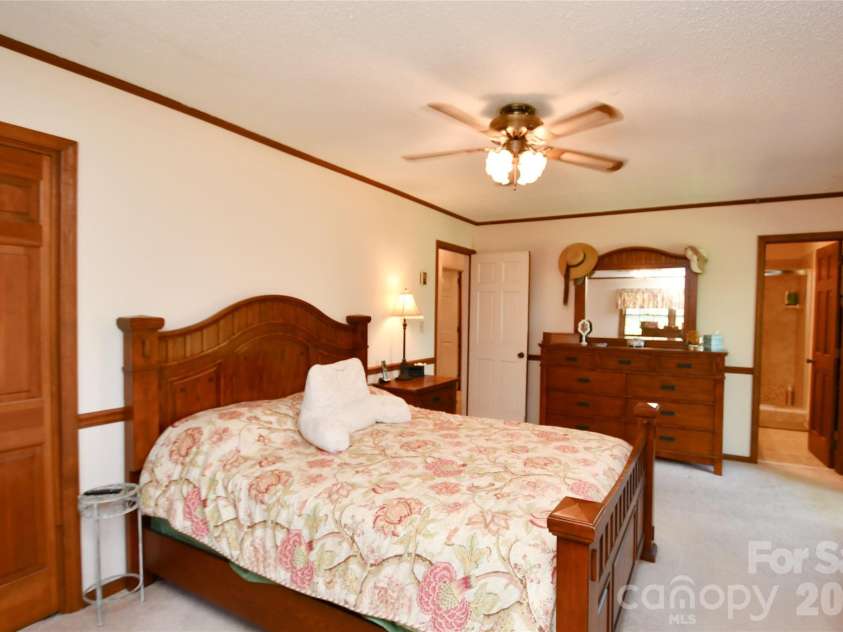 72 Ridgetop Lane, Spruce Pine, NC 28777.  MLS# CAR4390780, YatesRealty ID 32032. 