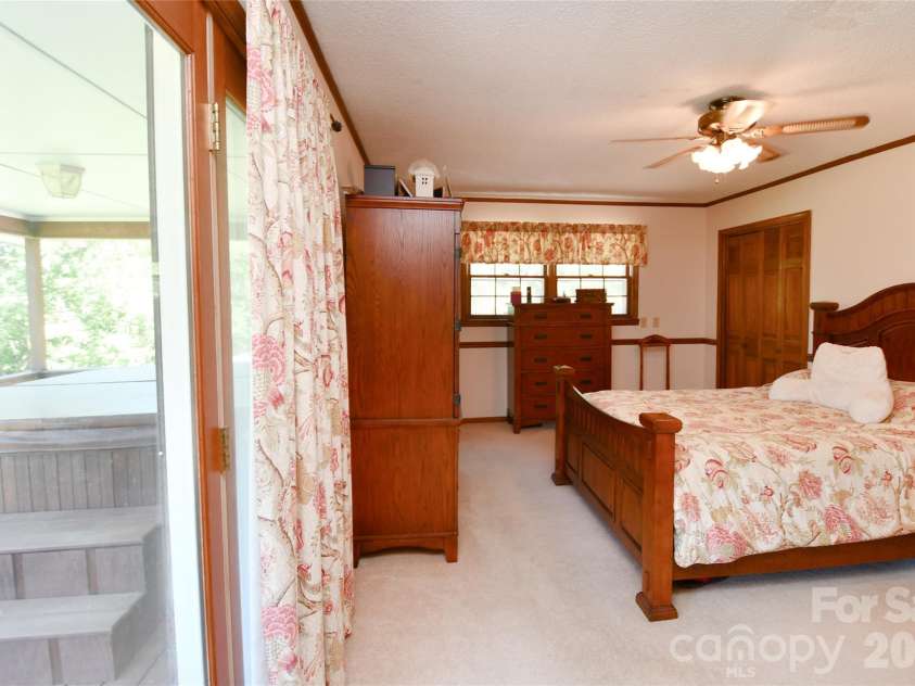 72 Ridgetop Lane, Spruce Pine, NC 28777.  MLS# CAR4390780, YatesRealty ID 32032. 