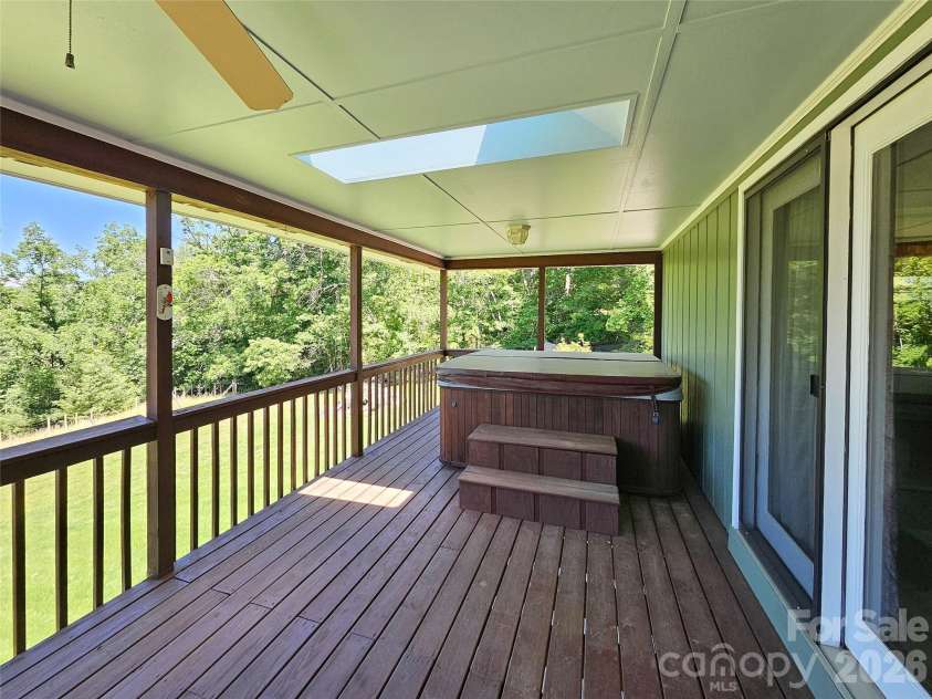 72 Ridgetop Lane, Spruce Pine, NC 28777.  MLS# CAR4390780, YatesRealty ID 32032. 