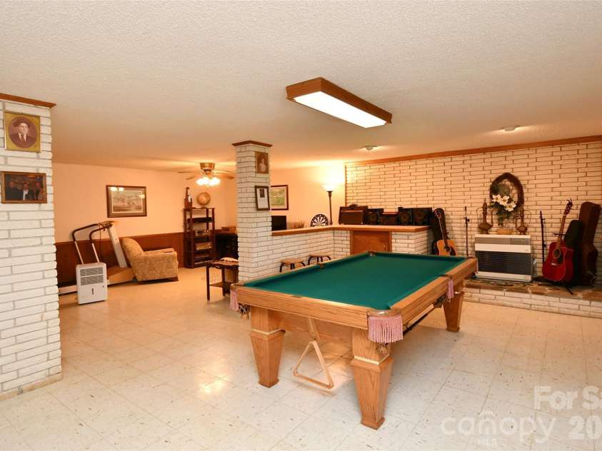 72 Ridgetop Lane, Spruce Pine, NC 28777.  MLS# CAR4390780, YatesRealty ID 32032. 