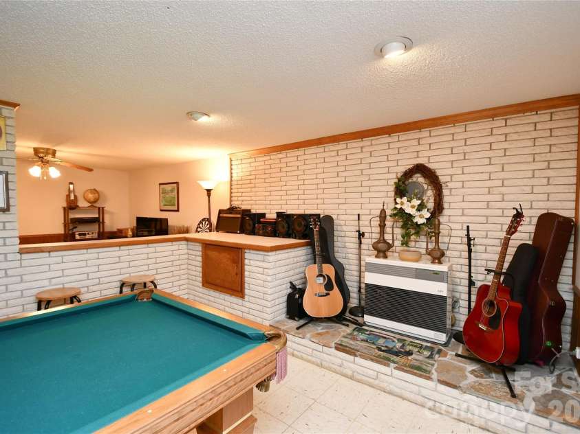 72 Ridgetop Lane, Spruce Pine, NC 28777.  MLS# CAR4390780, YatesRealty ID 32032. 