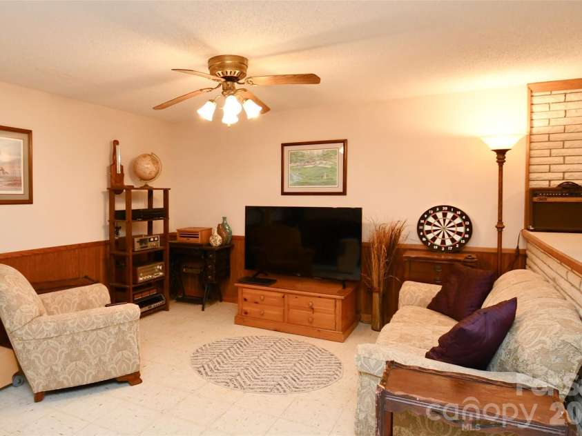 72 Ridgetop Lane, Spruce Pine, NC 28777.  MLS# CAR4390780, YatesRealty ID 32032. 
