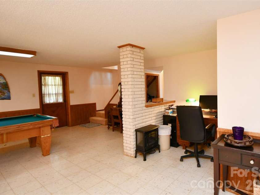72 Ridgetop Lane, Spruce Pine, NC 28777.  MLS# CAR4390780, YatesRealty ID 32032. 