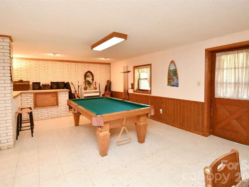 72 Ridgetop Lane, Spruce Pine, NC 28777.  MLS# CAR4390780, YatesRealty ID 32032. 
