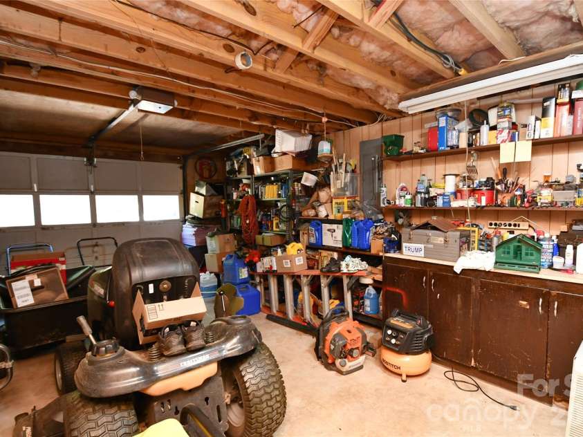 72 Ridgetop Lane, Spruce Pine, NC 28777.  MLS# CAR4390780, YatesRealty ID 32032. 