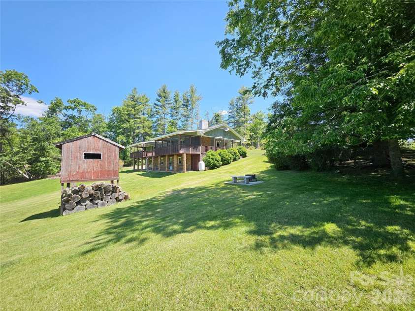 72 Ridgetop Lane, Spruce Pine, NC 28777.  MLS# CAR4390780, YatesRealty ID 32032. 