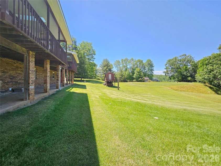 72 Ridgetop Lane, Spruce Pine, NC 28777.  MLS# CAR4390780, YatesRealty ID 32032. 