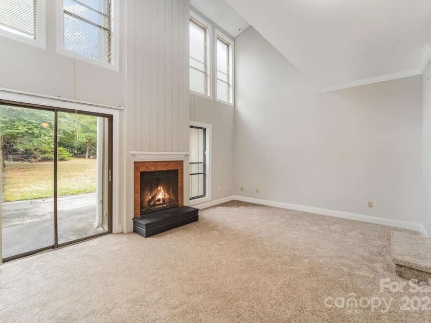 7925 Charter Oak Lane, Charlotte, NC 28226.  MLS# CAR4289065, YatesRealty ID 32032. 