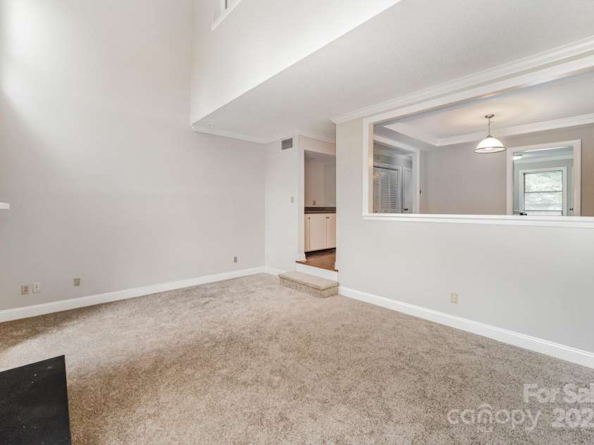 7925 Charter Oak Lane, Charlotte, NC 28226.  MLS# CAR4289065, YatesRealty ID 32032. 