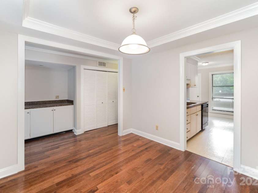 7925 Charter Oak Lane, Charlotte, NC 28226.  MLS# CAR4289065, YatesRealty ID 32032. 