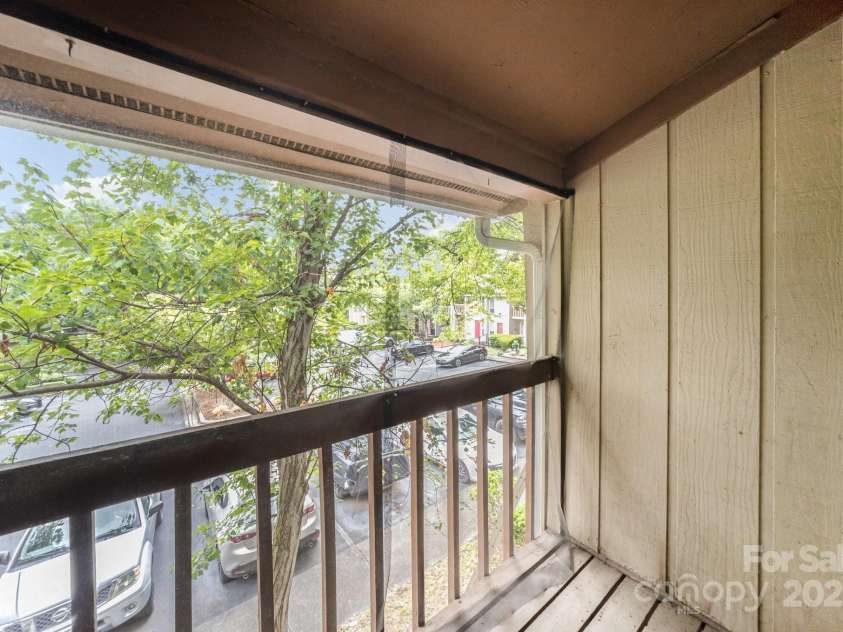 7925 Charter Oak Lane, Charlotte, NC 28226.  MLS# CAR4289065, YatesRealty ID 32032. 