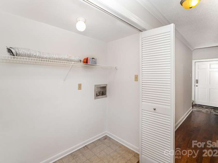 7925 Charter Oak Lane, Charlotte, NC 28226.  MLS# CAR4289065, YatesRealty ID 32032. 