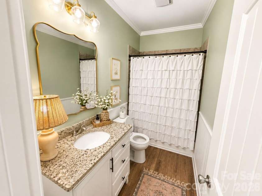 309 Godfrey Street, Pageland, SC 29728.  MLS# CAR4391585, YatesRealty ID 32034. Secondary bathroom with tiled shower/tub