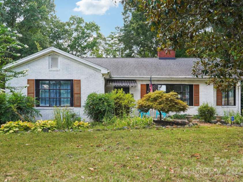 522 Sunnyside Drive, Concord, NC 28025.  MLS# CAR4282167, YatesRealty ID 32034. 