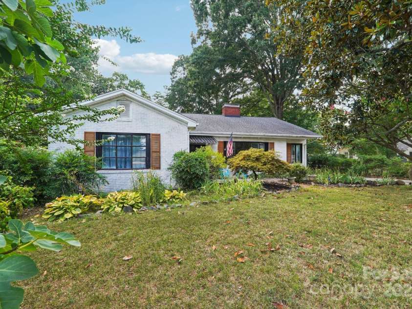 522 Sunnyside Drive, Concord, NC 28025.  MLS# CAR4282167, YatesRealty ID 32034. 