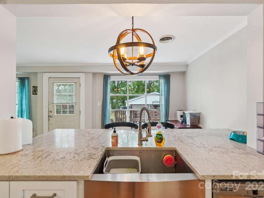 522 Sunnyside Drive, Concord, NC 28025.  MLS# CAR4282167, YatesRealty ID 32034. 