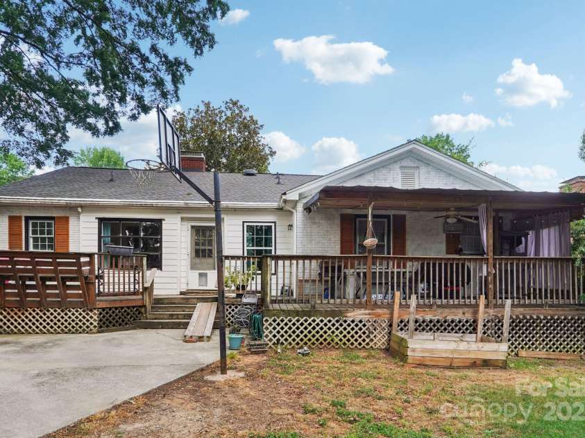 522 Sunnyside Drive, Concord, NC 28025.  MLS# CAR4282167, YatesRealty ID 32034. 