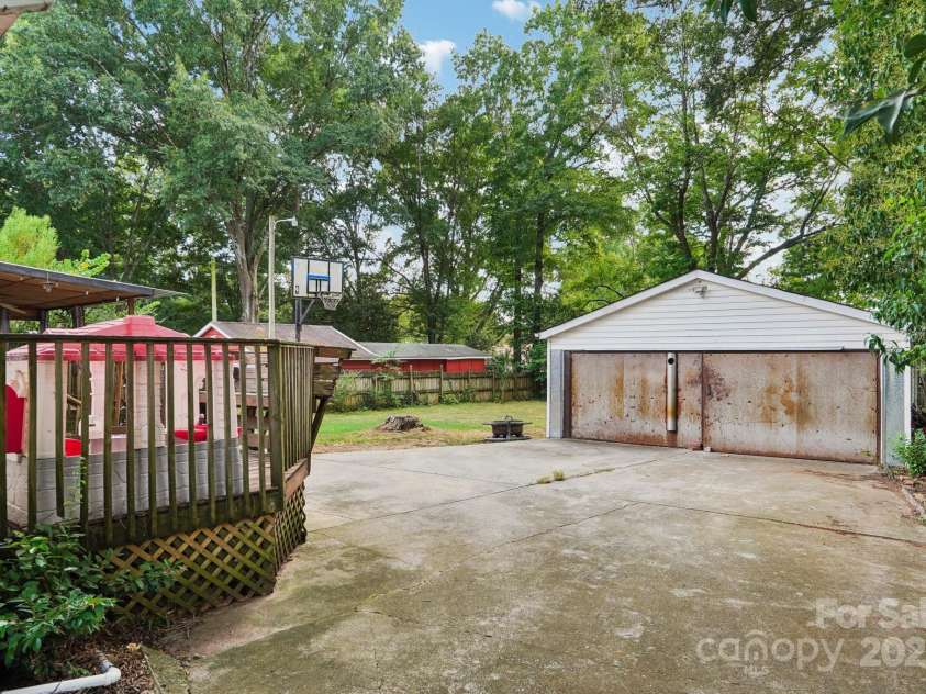 522 Sunnyside Drive, Concord, NC 28025.  MLS# CAR4282167, YatesRealty ID 32034. 