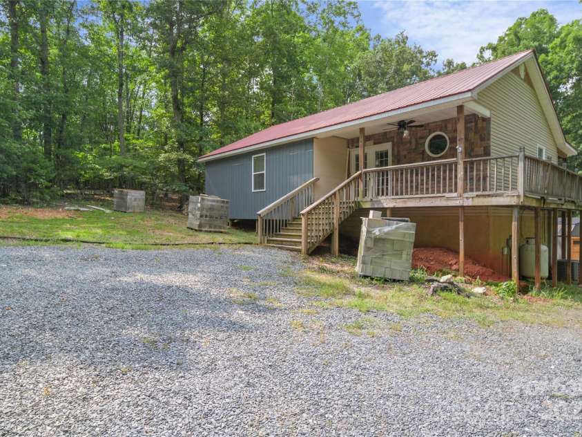 147 Hedgeline Drive, Troy, NC 27371.  MLS# CAR4278017, YatesRealty ID 32036. Front of House