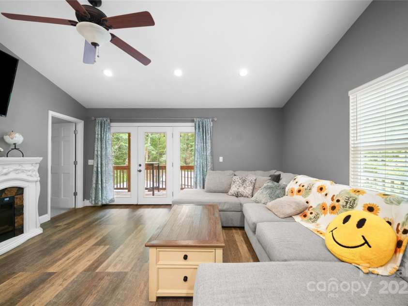 147 Hedgeline Drive, Troy, NC 27371.  MLS# CAR4278017, YatesRealty ID 32036. Living Room