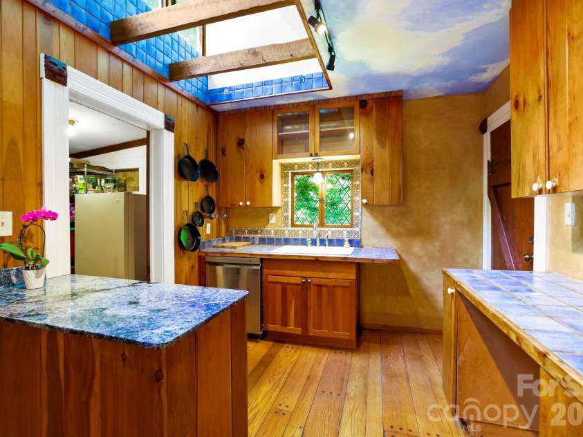 173 Camp Elliott Road, Black Mountain, NC 28711.  MLS# CAR4394206, YatesRealty ID 32036. 