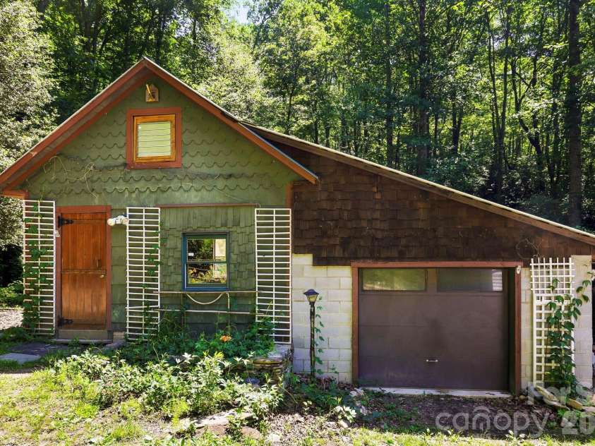 173 Camp Elliott Road, Black Mountain, NC 28711.  MLS# CAR4394206, YatesRealty ID 32036. 