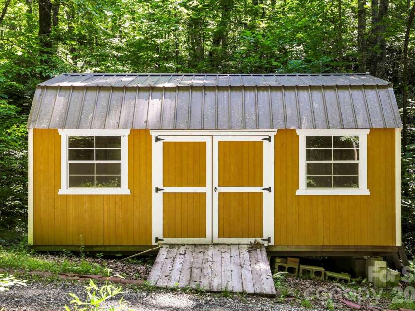 173 Camp Elliott Road, Black Mountain, NC 28711.  MLS# CAR4394206, YatesRealty ID 32036. 