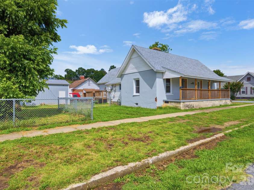 802 Canal Road, Lockhart, SC 29364.  MLS# CAR4392852, YatesRealty ID 32038. 