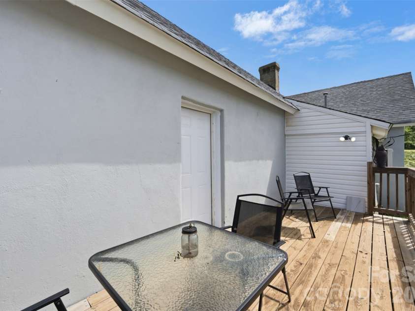 802 Canal Road, Lockhart, SC 29364.  MLS# CAR4392852, YatesRealty ID 32038. Back Deck