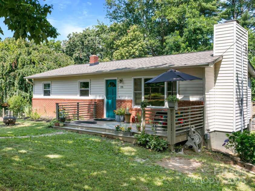115 Chapman Drive, Asheville, NC 28805.  MLS# CAR4217914, YatesRealty ID 32039. 