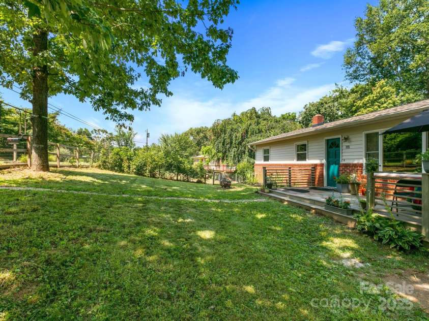 115 Chapman Drive, Asheville, NC 28805.  MLS# CAR4217914, YatesRealty ID 32039. 