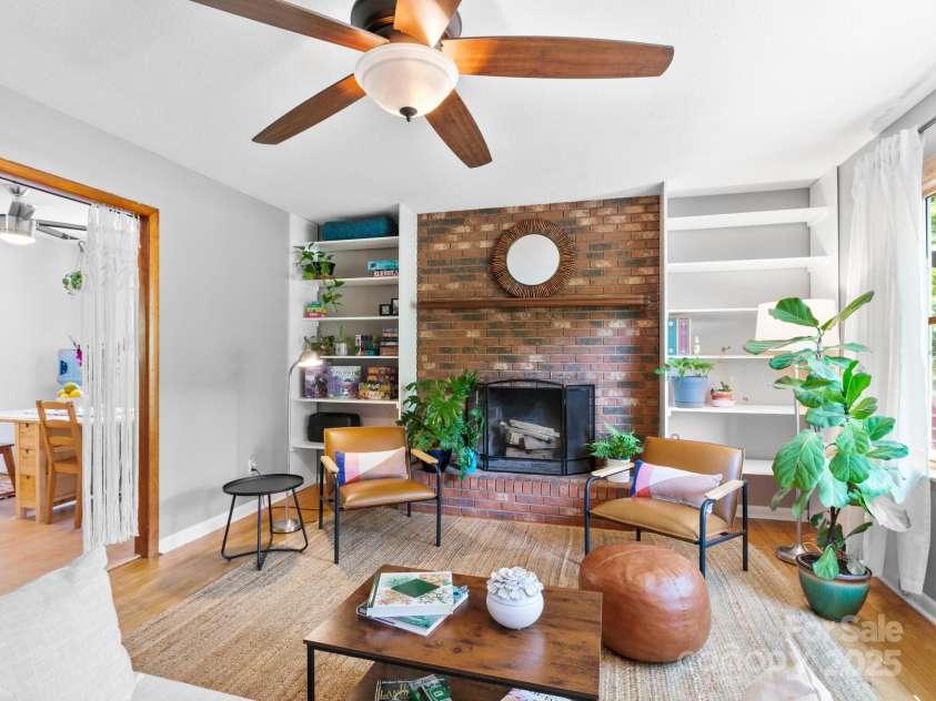 115 Chapman Drive, Asheville, NC 28805.  MLS# CAR4217914, YatesRealty ID 32039. 