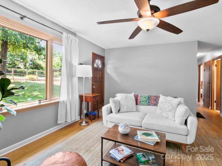 115 Chapman Drive, Asheville, NC 28805.  MLS# CAR4217914, YatesRealty ID 32039. 