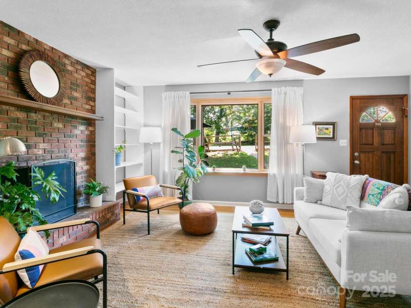 115 Chapman Drive, Asheville, NC 28805.  MLS# CAR4217914, YatesRealty ID 32039. 