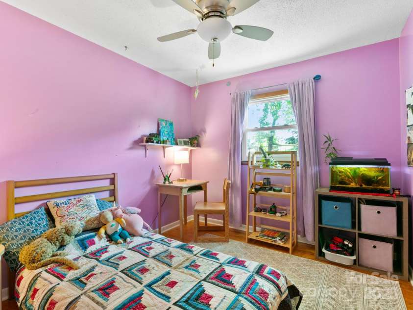 115 Chapman Drive, Asheville, NC 28805.  MLS# CAR4217914, YatesRealty ID 32039. 