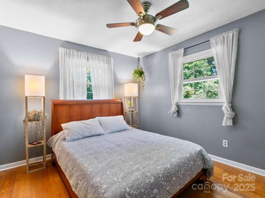 115 Chapman Drive, Asheville, NC 28805.  MLS# CAR4217914, YatesRealty ID 32039. 