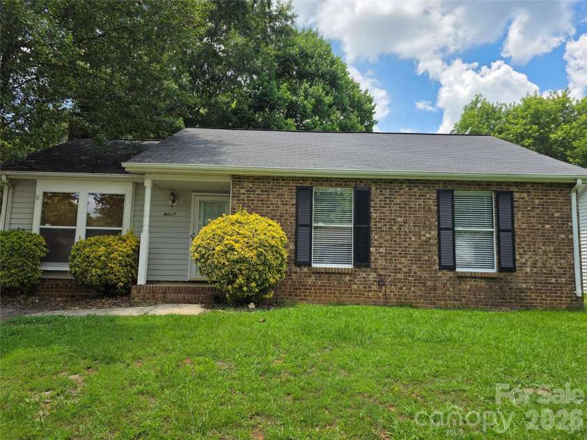 4827 Harri Ann Drive, Charlotte, NC 28227.  MLS# CAR4391150, YatesRealty ID 32039. 