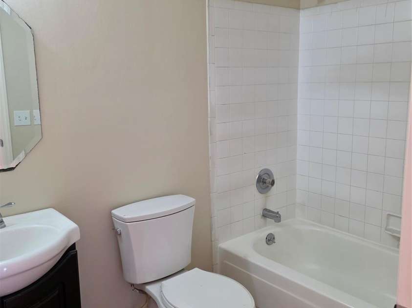 4827 Harri Ann Drive, Charlotte, NC 28227.  MLS# CAR4391150, YatesRealty ID 32039. 