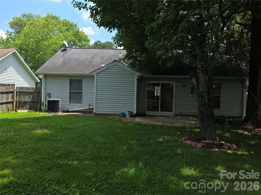 4827 Harri Ann Drive, Charlotte, NC 28227.  MLS# CAR4391150, YatesRealty ID 32039. 