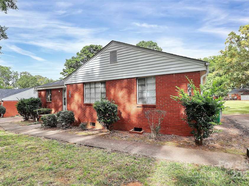 3210 Minnesota Road, Charlotte, NC 28208.  MLS# CAR4310835, YatesRealty ID 3204. 