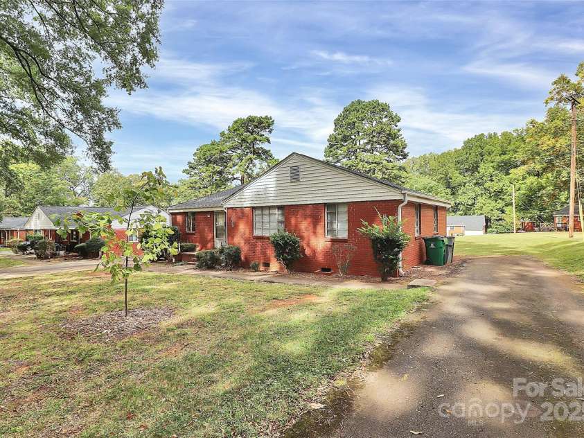 3210 Minnesota Road, Charlotte, NC 28208.  MLS# CAR4310835, YatesRealty ID 3204. 