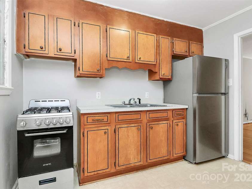 3210 Minnesota Road, Charlotte, NC 28208.  MLS# CAR4310835, YatesRealty ID 3204. 