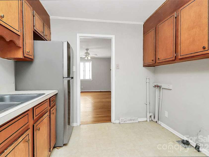 3210 Minnesota Road, Charlotte, NC 28208.  MLS# CAR4310835, YatesRealty ID 3204. 